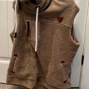 Wanakome Teddy Asymmetrical zip vest with hood